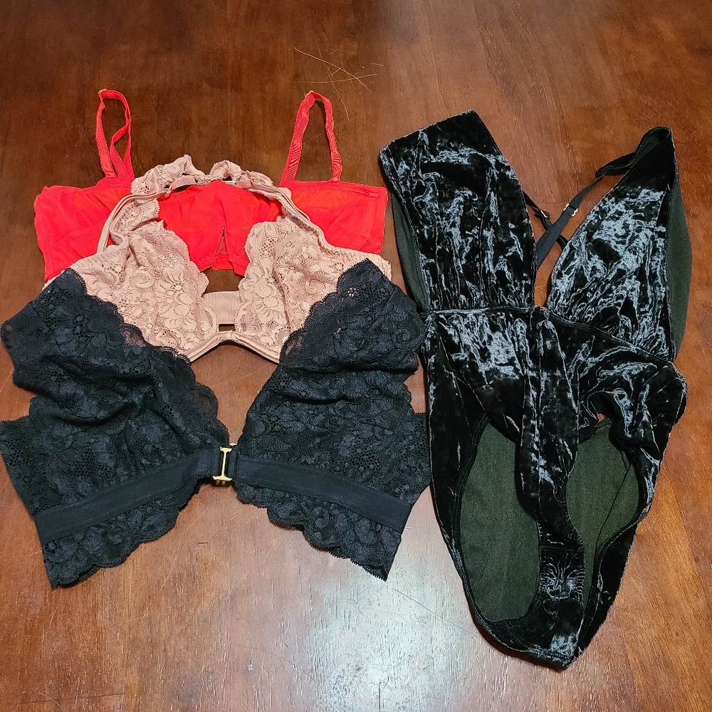 We are Hah lot 3 bras and bodysuit